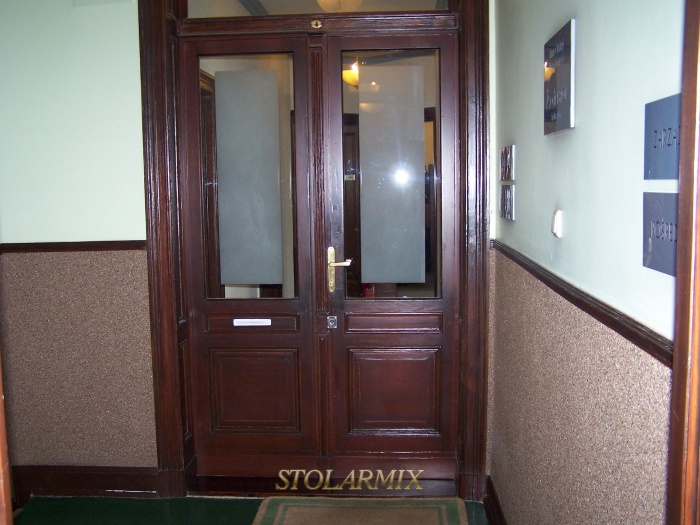 Drzwi zabytkowe wewnątrz lokalowe po renowacji.