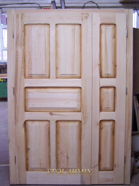 Drzwi zabytkowe sosnowe woskowane - typ kasetonowy.