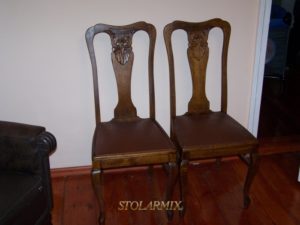 Renowacja mebli przykład krzeseł po renowacji.